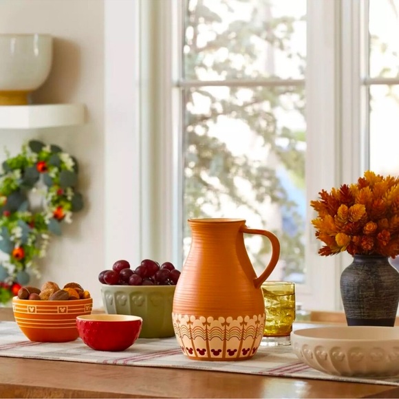 Disney Parks Holiday Seasonal Homestead Collection Mickey Icon 52oz Pitcher New - Picture 2 of 3